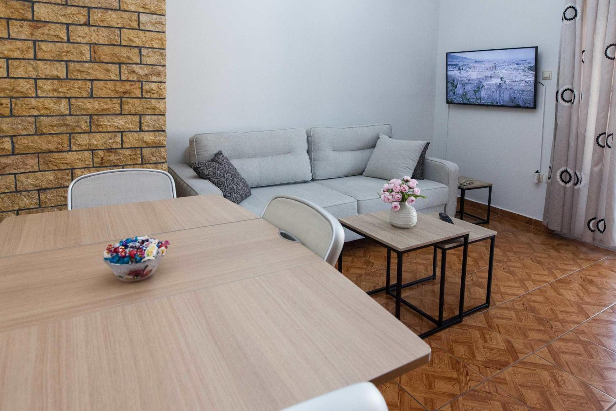 Central 2 Bd Apt With Balcony By Monastiraki 雅典 外观 照片