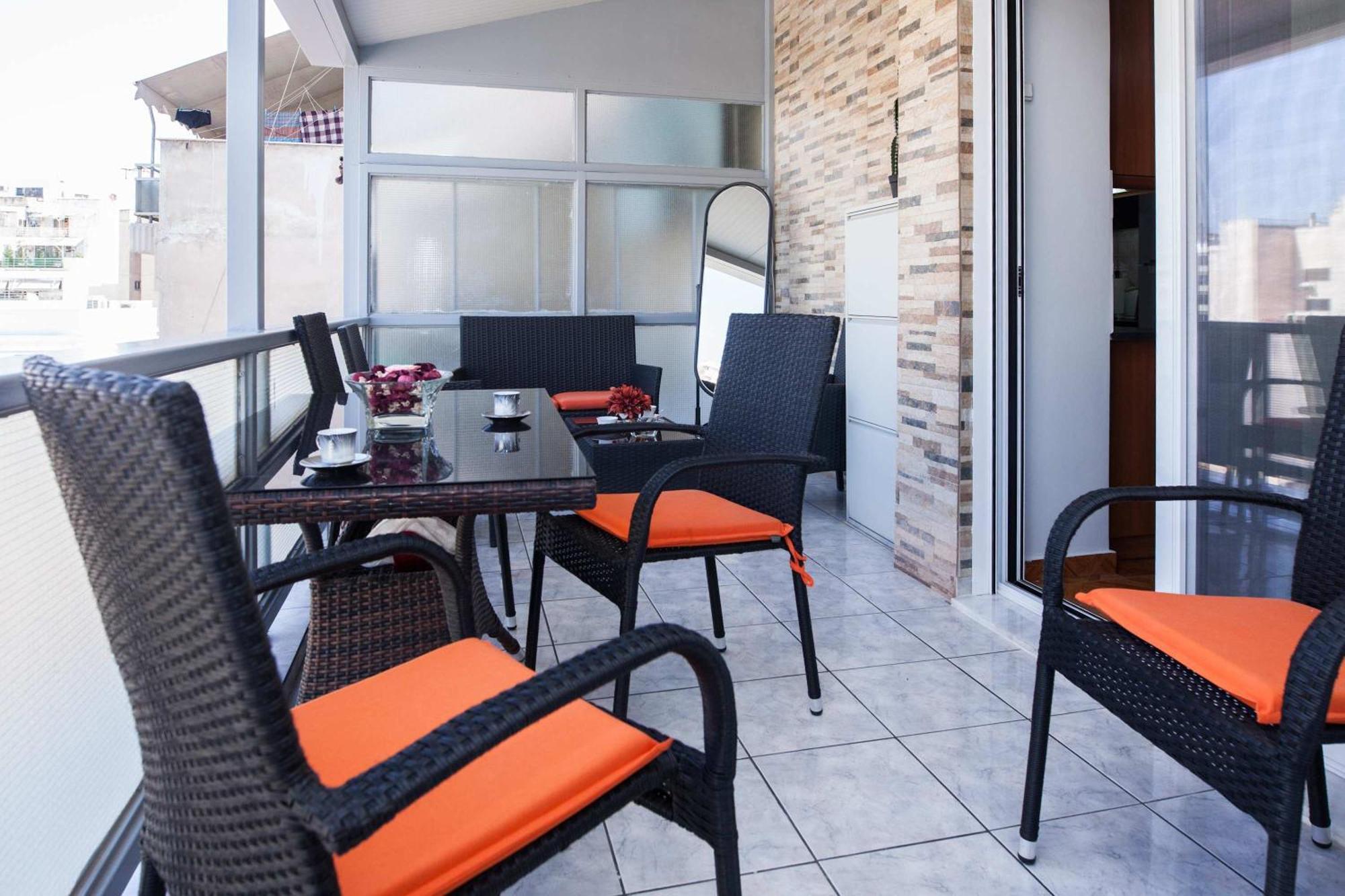 Central 2 Bd Apt With Balcony By Monastiraki 雅典 外观 照片