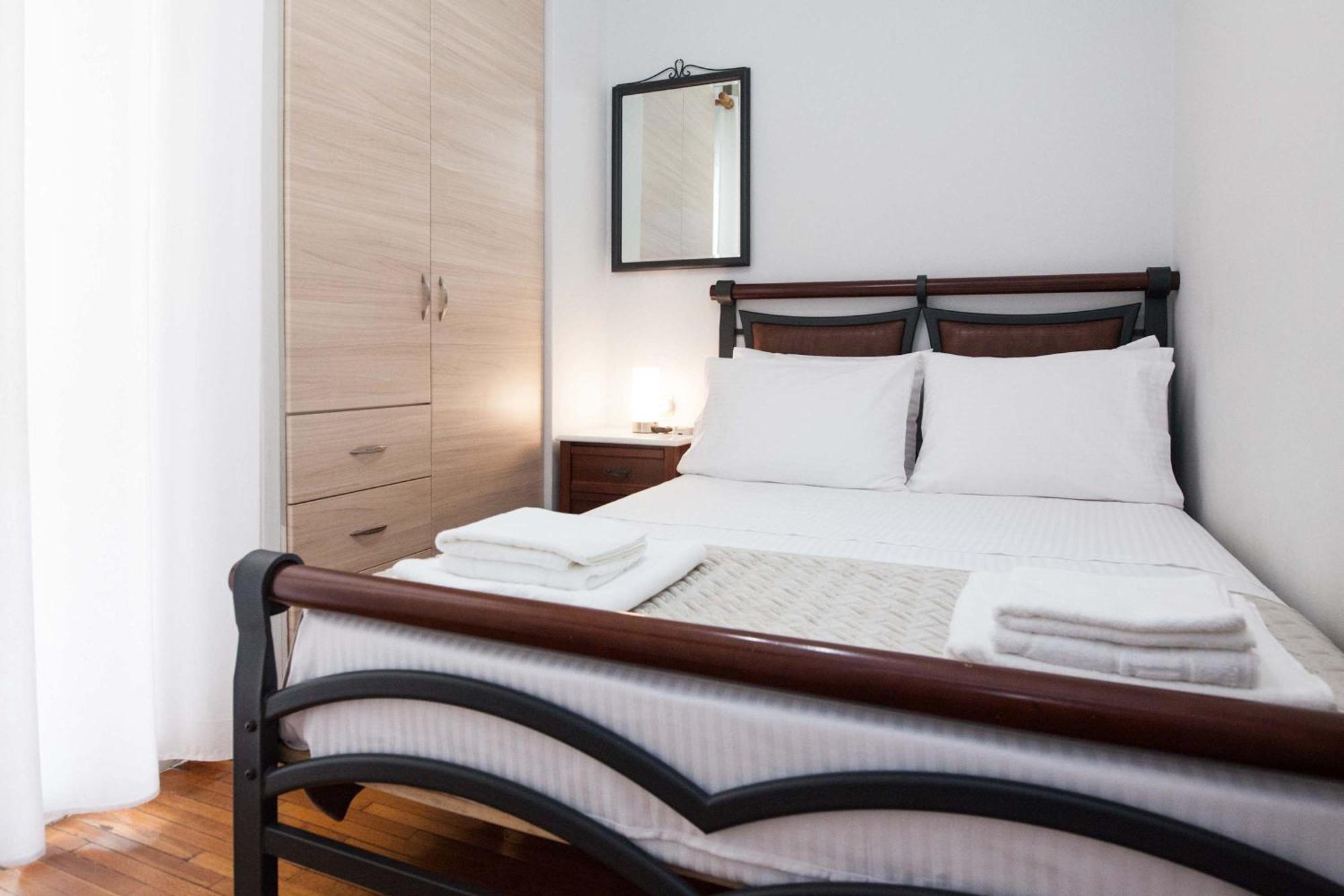 Central 2 Bd Apt With Balcony By Monastiraki 雅典 外观 照片